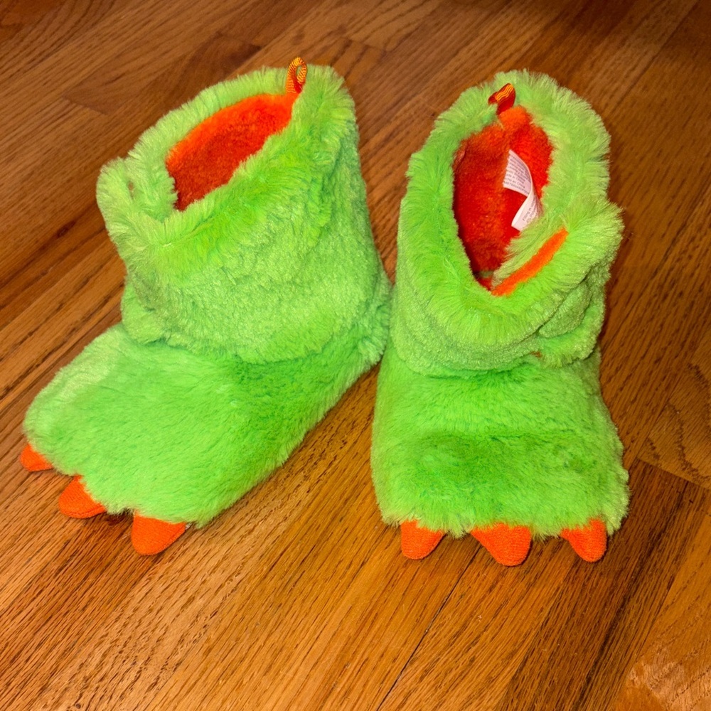 Wonder Nation 7-8 Green Monster Paw Slippers